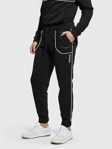 Sports trousers with contrasting details  - 3