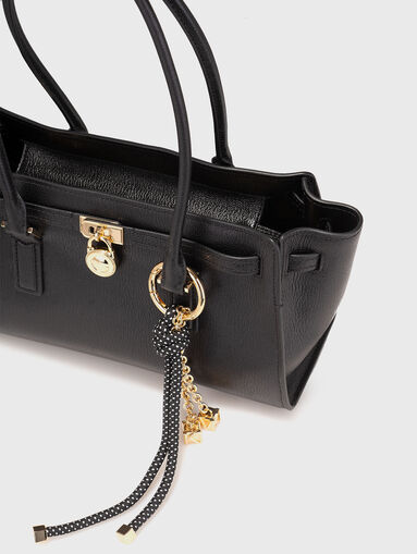 Leather bag with gold details - 4