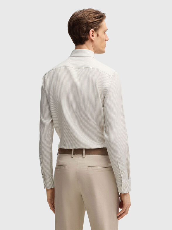 Linen shirt with long sleeves - 3