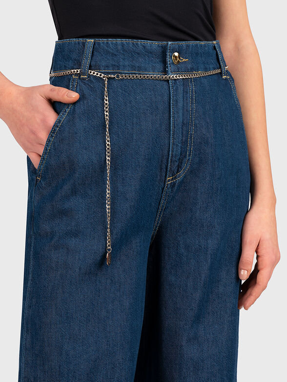 Jeans with wide legs and a metal belt - 4