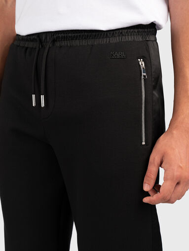 Sports trousers with contrast stripe - 4