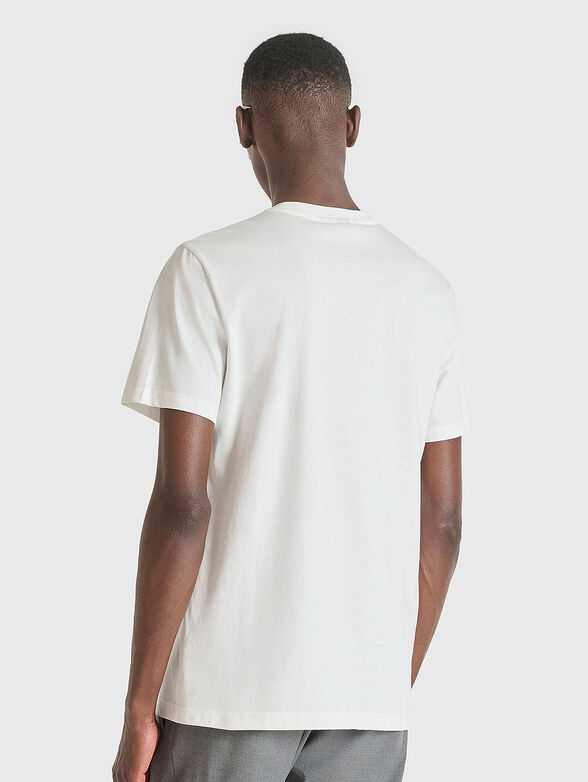 T-shirt with oval neckline - 2