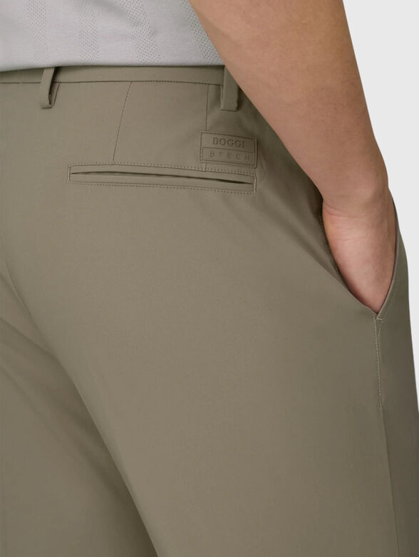 Pants with a logo detail - 3