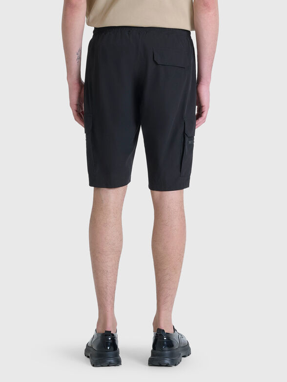 Sports shorts with accent pockets - 2