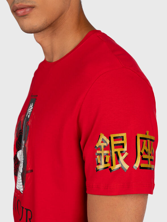 Red T-shirt with contrasting prints - 6
