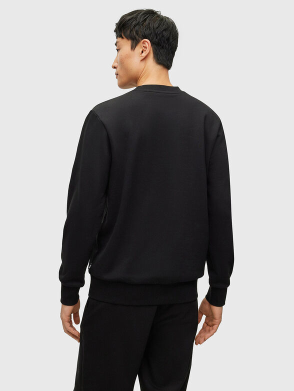 Sweatshirt with accent stripes - 3