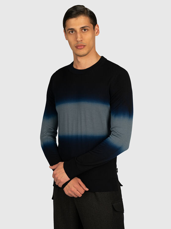 Пуловер с преливащ ефект в син цвят - 1