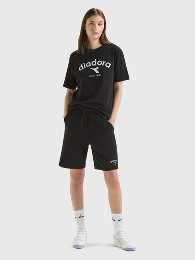 Black shorts - 4