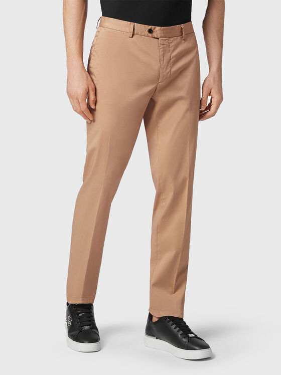 Чино панталон в бежов цвят  - 1