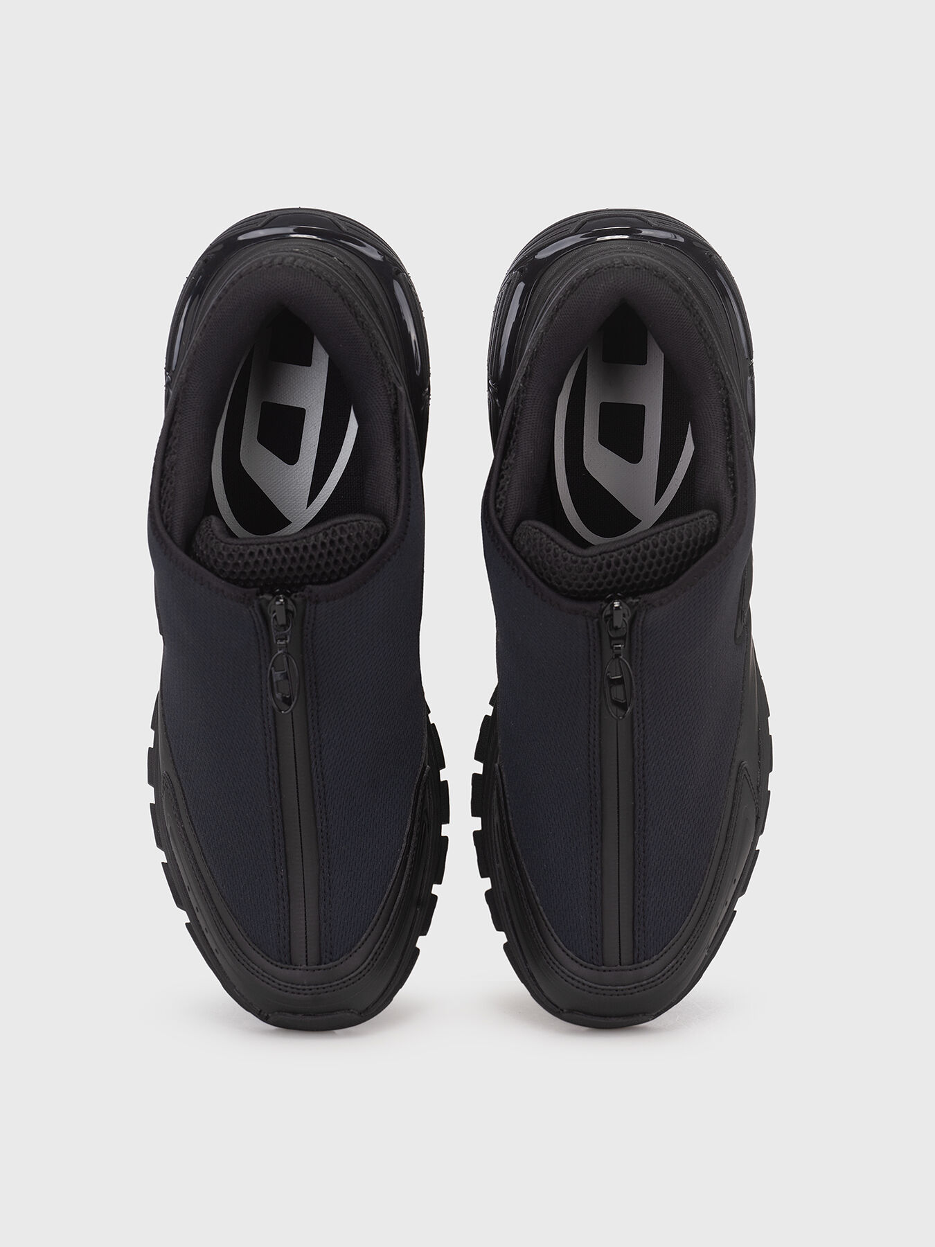 Black sneakers with zip brand DIESEL — Globalbrandsstore.com/en