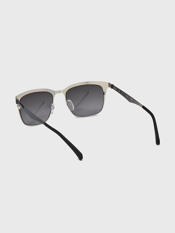 Sunglasses with accent frames - 3