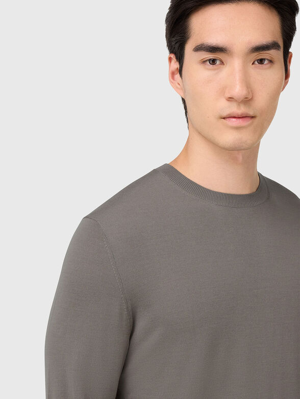 Wool sweater in grey - 4