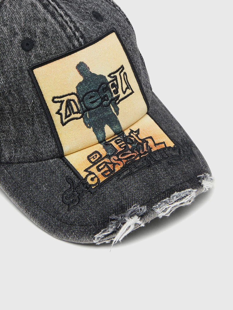 Baseball cap with embroidery - 3