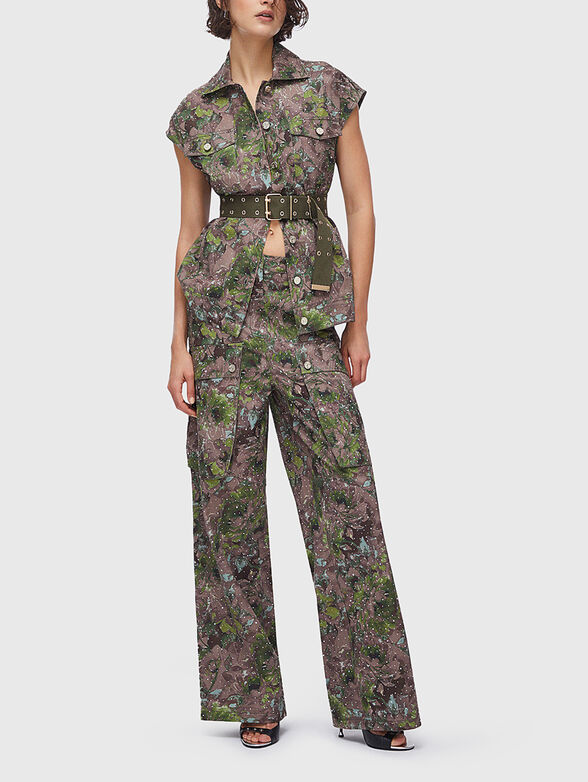 Pants with  floral print and crystal appliqu&eacute;s - 6