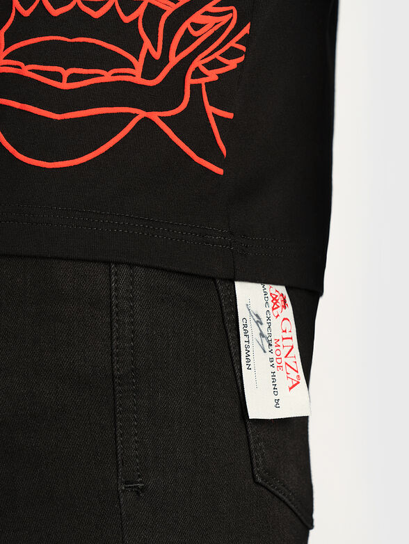 Black blouse with contrasting print - 3