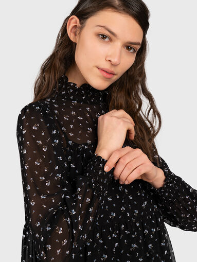 Dress with floral pattern - 3