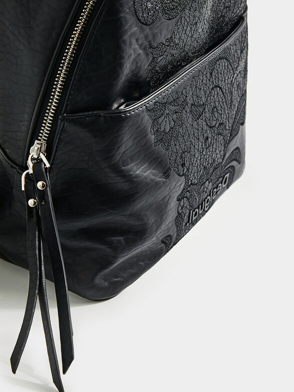 Black bakcpack with floral embroideries - 5