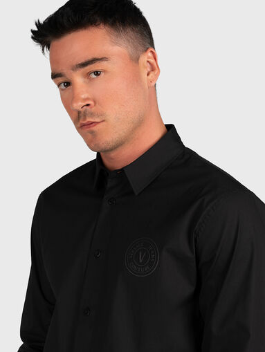 Black shirt with logo detail - 4