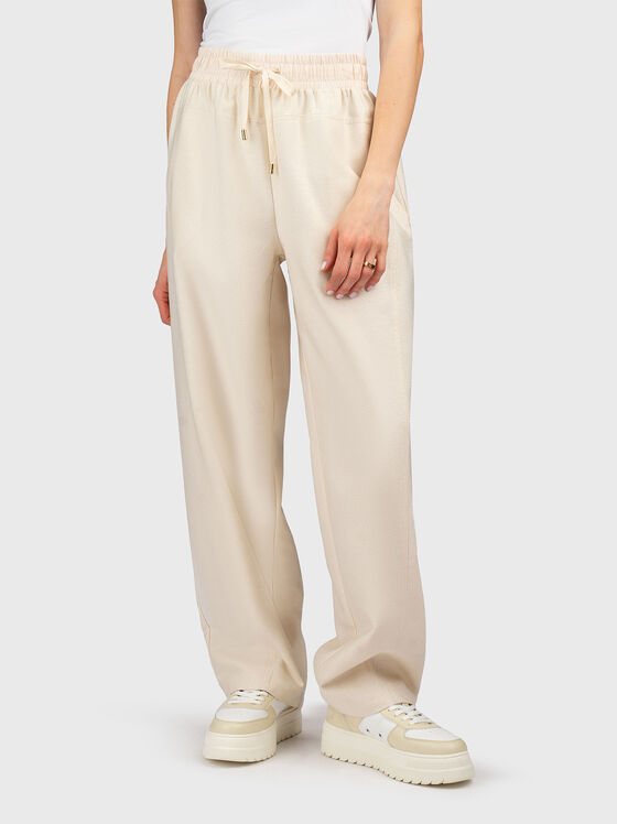 Спортен панталон със златист лого детайл  - 1