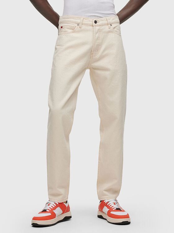 Дънки с контрастен лого акцент - 1