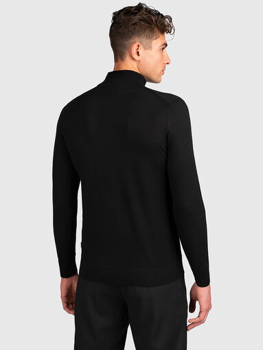 Sweater with a zipper - 4