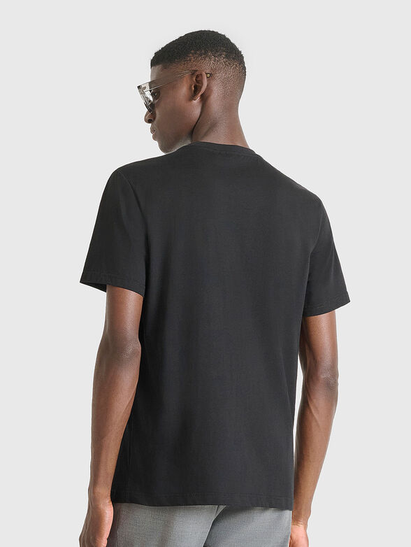 T-shirt with oval neckline - 2