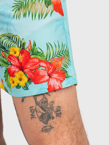 HAWAII beach shorts with floral print - 3