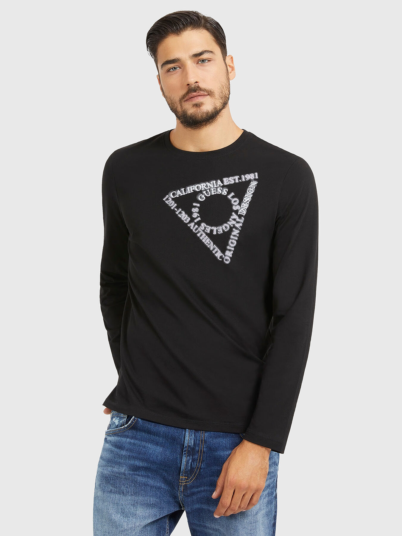 Black blouse with contrasting logo print brand GUESS Globalbrandsstore en