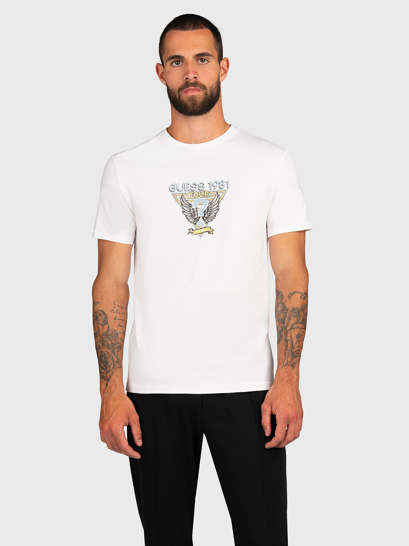 Black T shirt with contrast print brand GUESS Globalbrandsstore en