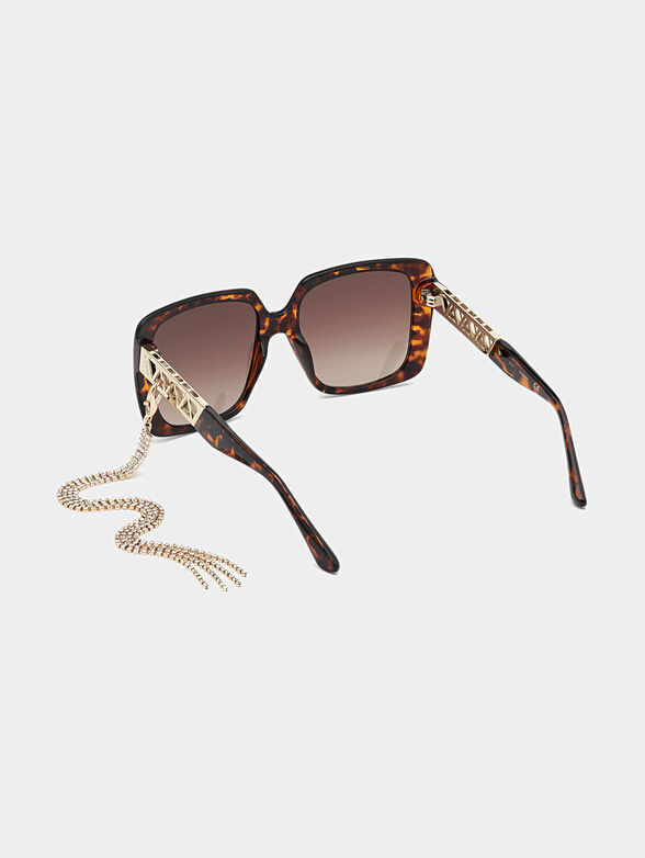 Sun glasses with brown frames and metal detail - 3