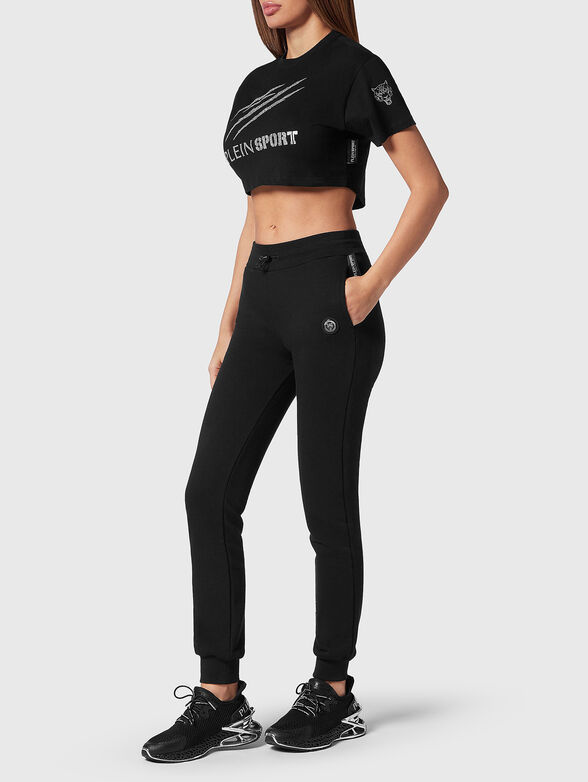 Logo-print cropped T-shirt in black  - 2