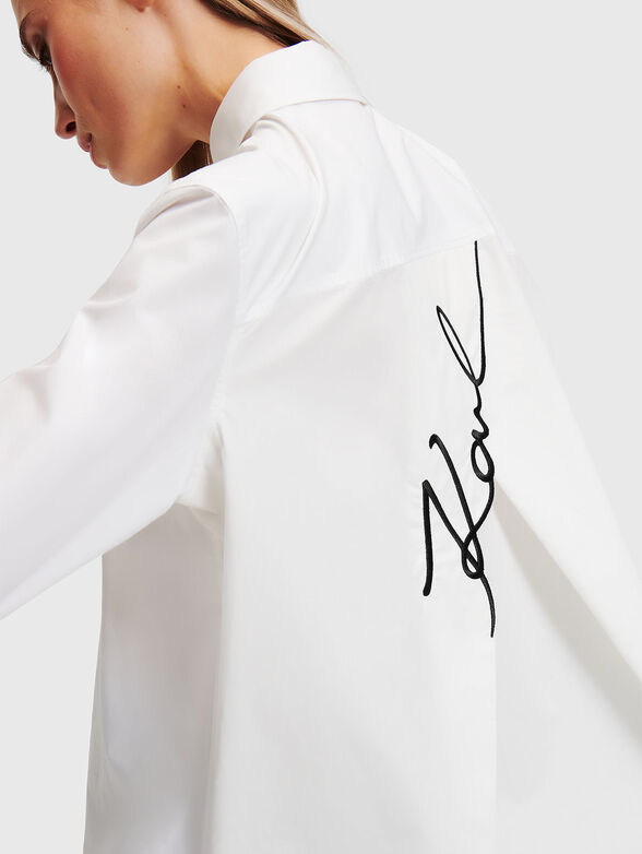 White shirt with contrast logo on the back - 3