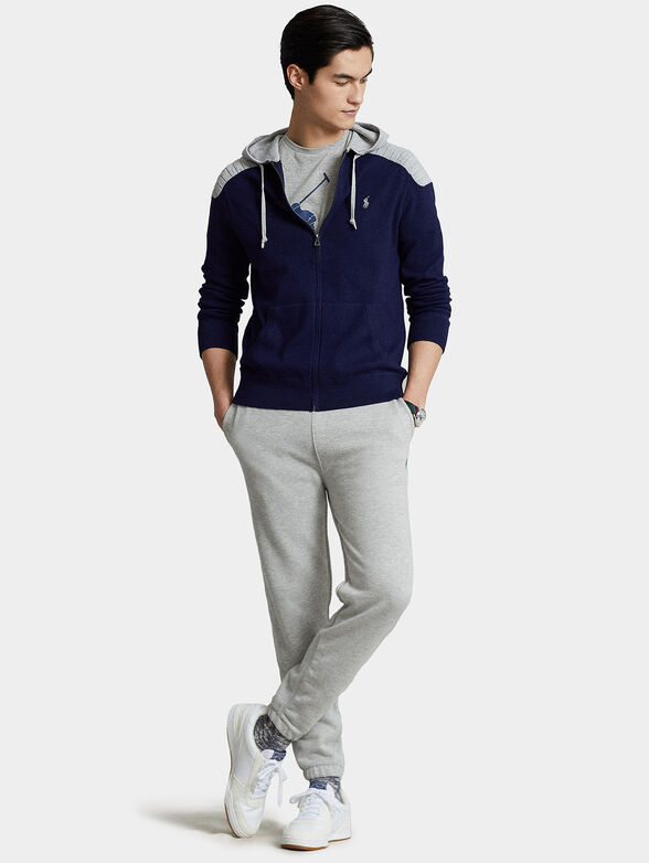 Sweatshirt with hood and zip - 4