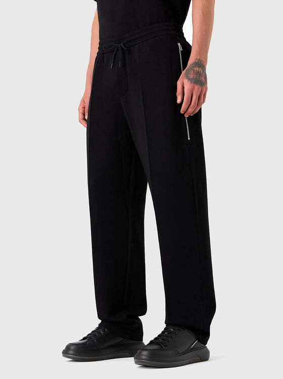 Спортен панталон с ръб в черен цвят  - 1