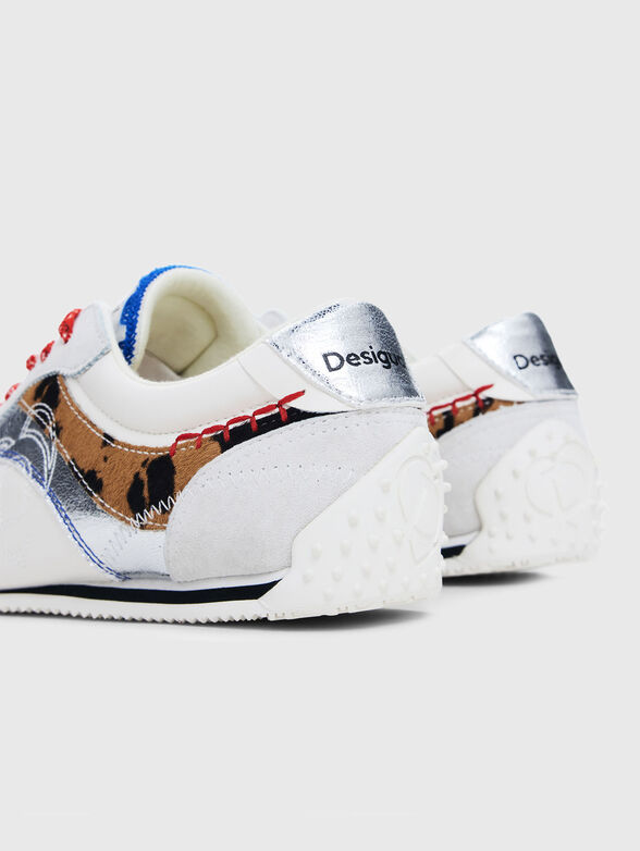 Sports shoes with animal detail and logo - 3