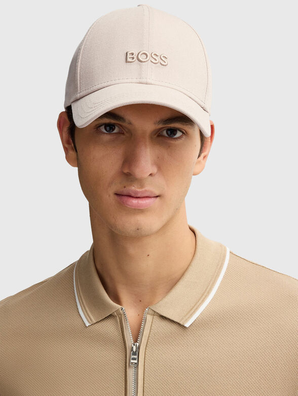 Beige hat with contrasting logo - 2