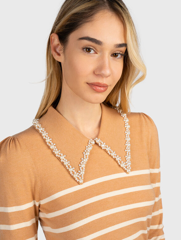 Striped beige sweater with decorative pearls - 4