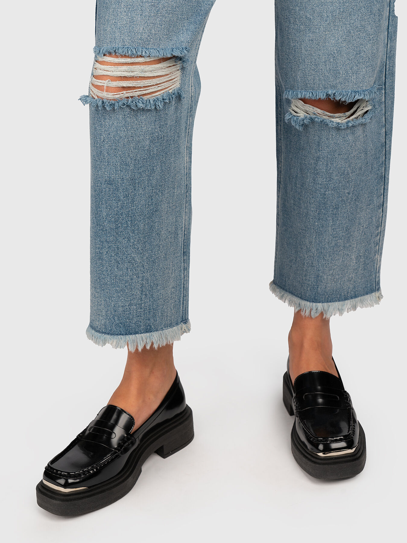 デニム・ジーパン Michael Kors Woman Jeans Denim MF4905RFAU 913 Distressed Denim Jeans | Michael Kors [HK]