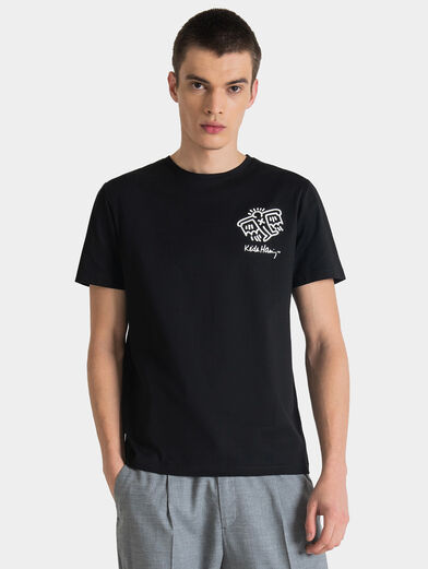 Black T-shirt with accent print on the back - 1