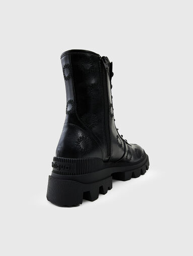 Boots with floral embroidery - 4