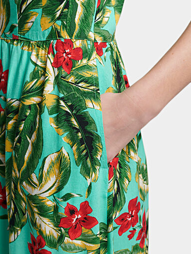 Dress with side pockets - 4