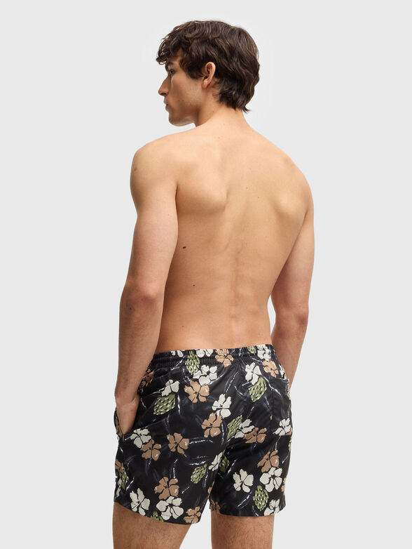 Beach shorts with floral motifs - 2