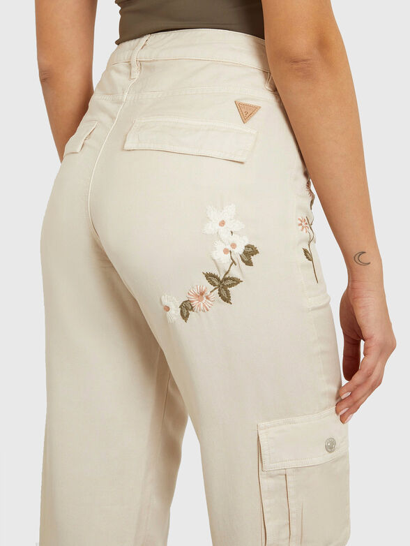 Cargo jeans with floral embroideries - 3