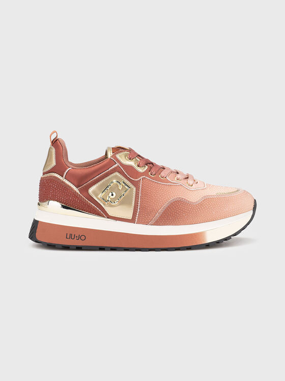 Sports shoes with logo - 1