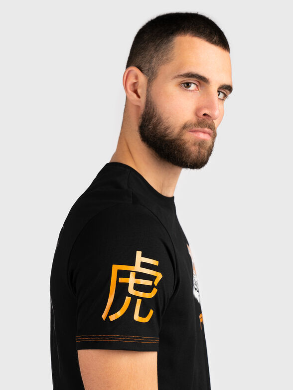Black t-shirt with tiger prints  - 3