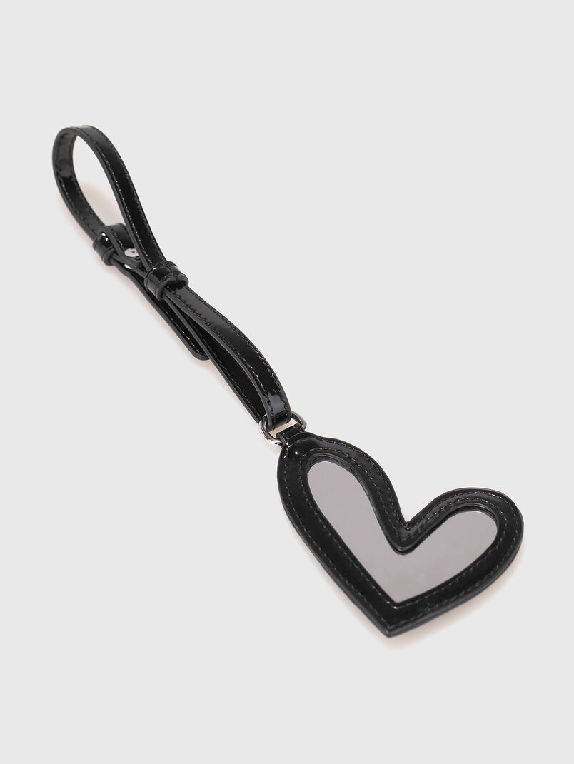 Accessory with embossed logo - 3