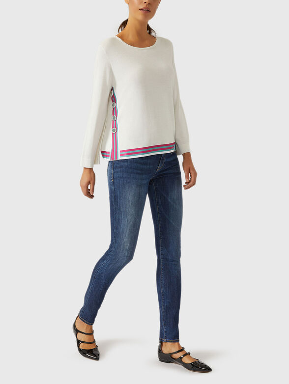 Sweater with multi-colored detail - 2