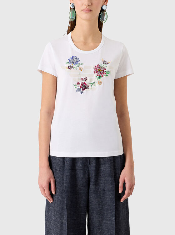 Тениска с флорални бродерии - 1