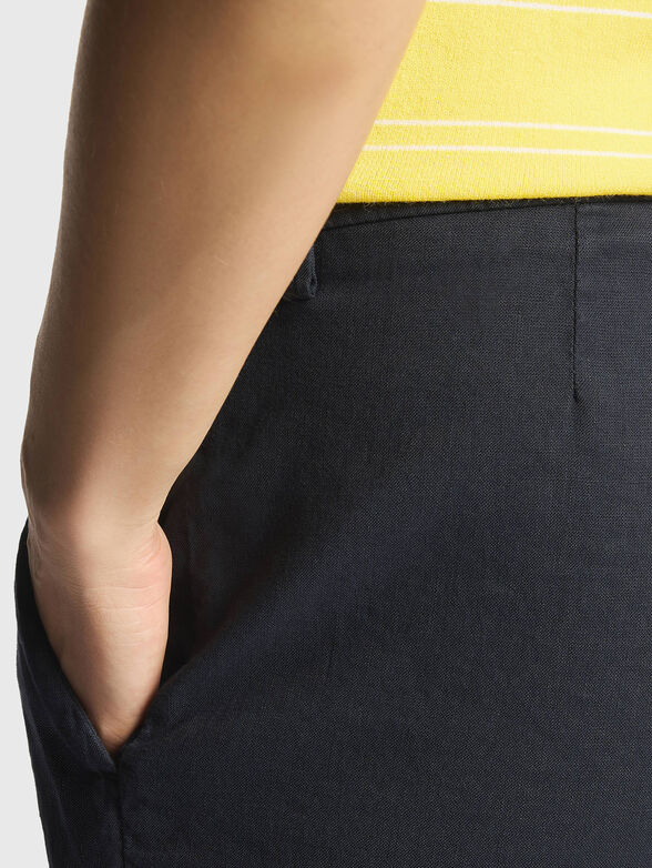 Linen shorts with logo detail - 3