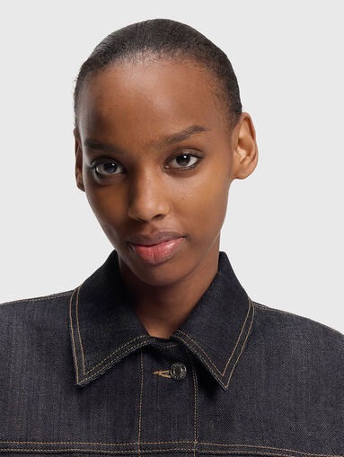 Cropped denim jacket with belt - 4